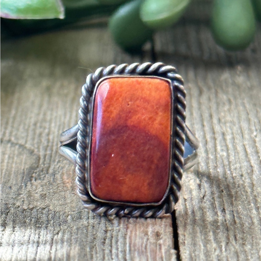 Navajo Sterling Silver Spiny Oyster - Picture 1 of 16
